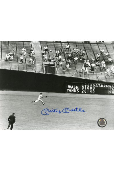 Mickey Mantle Signed 8x10 Photo Autographed Feilding Ball in Yankee Stadium